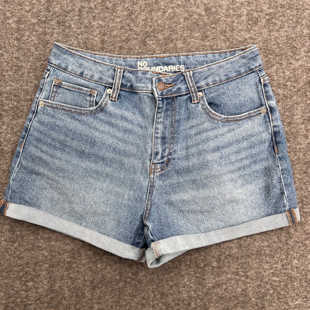 No Boundaries Womens High Rise Denim Shorts Medium Wash Cuffed Size 10